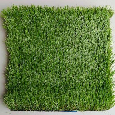 30mm Tinggi Tumpukan Rumput buatan dengan 200 jahitan / M dan Lima warna Campuran untuk olahraga dan rekreasi
