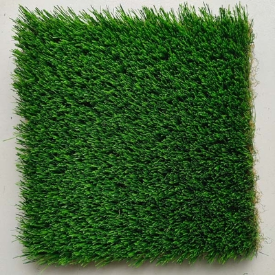 Tinggi rumput 48mm 180 jahitan / M rumput hijau palsu dengan ketahanan UV yang besar untuk ruang rekreasi dan pengadilan di luar ruangan