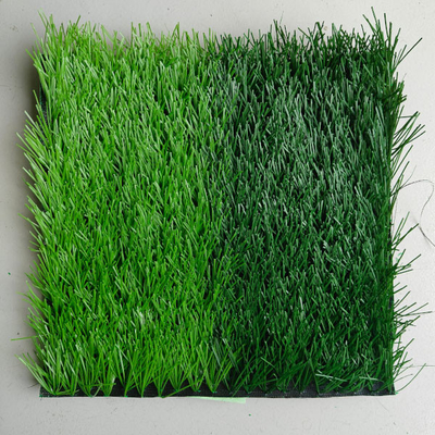 50mm Tinggi Tumpukan Rumput buatan hijau Dengan kepadatan tinggi dan tekstur yang sangat baik Untuk olahraga dan lapangan kompetisi