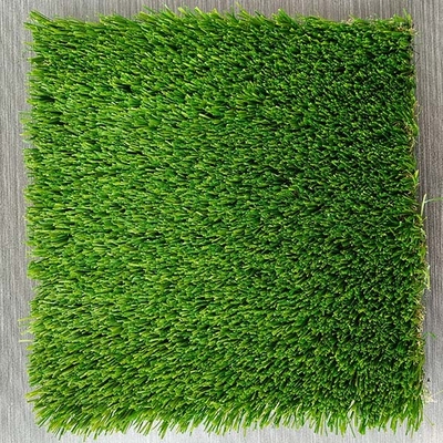 Rumput Hiburan Buatan Hijau 40mm Dengan Perawatan Rendah dan Kinerja yang sangat baik untuk penggunaan dalam ruangan atau di luar ruangan