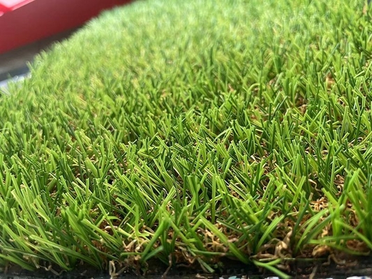 Rumput buatan hijau khusus untuk lanskap dengan ketinggian tumpukan 38mm dan Dtex 8000