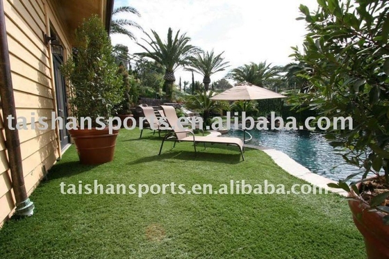 PP Material Artificial Leisure Grass Digunakan Untuk Balkon Backyard Dan TK Dengan Ketahanan UV