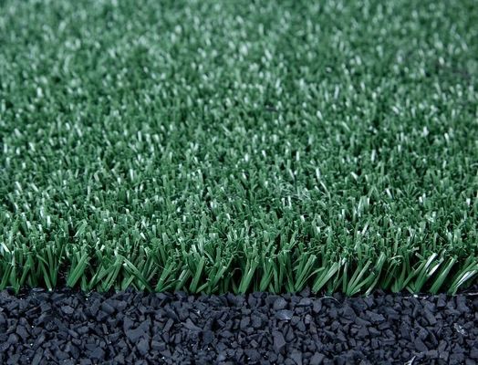 Rumput Sepak Bola Bahan PP Tinggi Tumpukan 15mm dengan Dtex 12000 dan Lapisan PU untuk Lapangan Olahraga Outdoor
