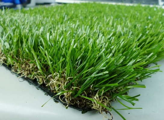 50mm Tinggi Tumpukan Dalam ruangan / Lantai Luar Ruang rumput buatan Disesuaikan untuk Lapangan Sepak Bola atau Area Lansekap