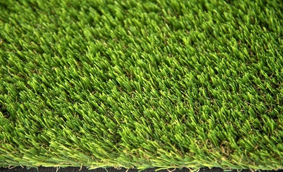 Rumput buatan hibrida dengan kepadatan tinggi dalam ruangan / luar ruangan untuk hewan peliharaan Mats 35mm Permeabilitas air yang sangat baik