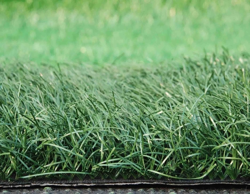 60mm Balkon Rumput sintetis 140 jahitan / M hijau Rumput palsu dengan 5/8 'Gauge