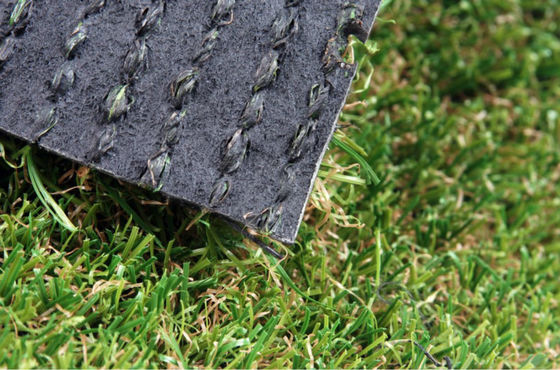 140 jahitan / M Hybrid Artificial Grass dengan ketinggian tumpukan 25 mm dan perekat lateks SBR untuk penampilan yang realistis di kebun