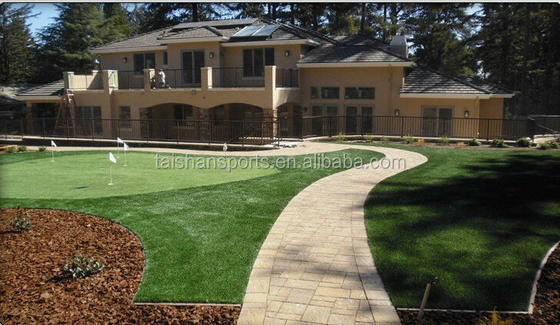 60mm Football Artificial Grass Bahan PE 5/8 "Gauge Low Maintenance Tahan aus