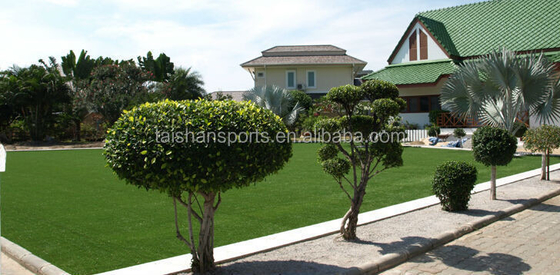 60mm Football Artificial Grass Bahan PE 5/8 "Gauge Low Maintenance Tahan aus