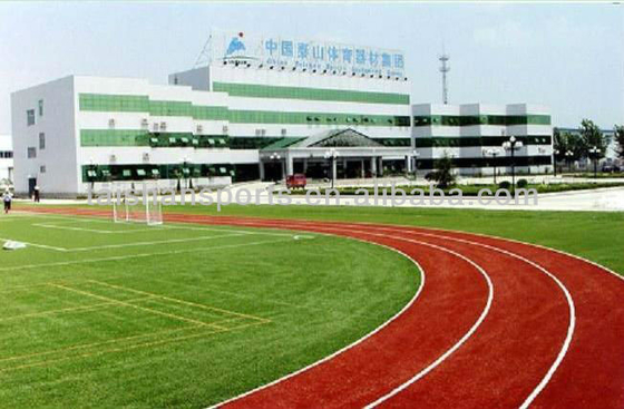 60mm Artificial Football Turf Mudah Pemasangan Bahan PE Astro Grass Untuk Lapangan Sepak Bola Dan Kegiatan Luar Ruangan