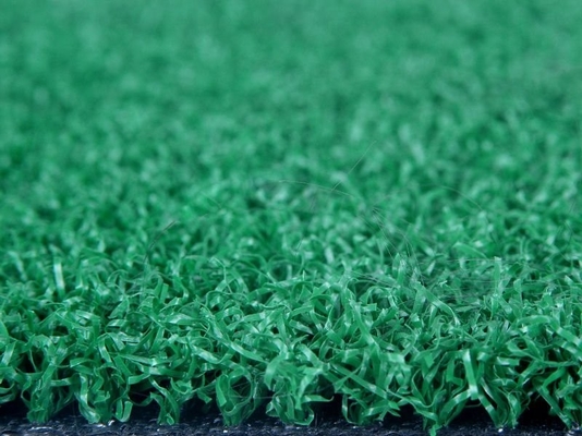 17mm PE Material Golf Rumput buatan untuk olahraga di luar ruangan atau lantai rumah dengan lubang drainase dan kepadatan tinggi