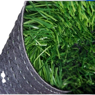 60mm Tinggi Tumpukan Sepak Bola Artificial Turf Olahraga Gambut Palsu 5/8 '' Gauge 140 jahitan / M Gambut buatan