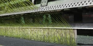 Premium 11000 Pile Dtex Football Artificial Grass dengan ketahanan UV dan lubang drainase perforasi