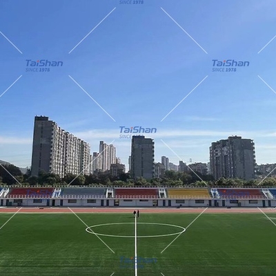 60mm Sertifikat Sepakbola Artificial Grass Untuk olahraga luar ruangan Lapangan Dengan warna yang disesuaikan dtex dan kepadatan pemeliharaan rendah
