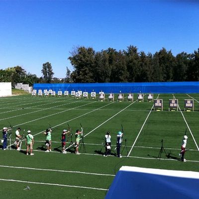 Rumput Sintetis Tahan UV 20mm Tinggi Tumpukan Dapat Disesuaikan untuk Tenis dan Olahraga