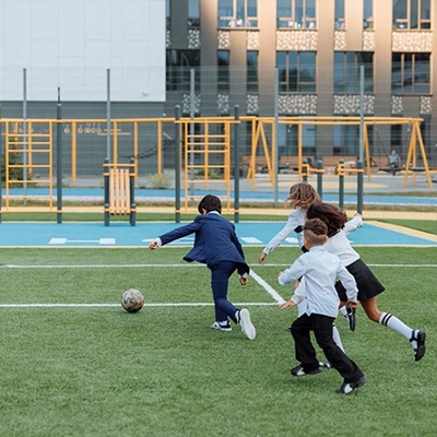Standar Tinggi Sepakbola Artificial Grass 45mm 150 jahitan / M Hijau Gelap Hijau Hijau Low Maintenance