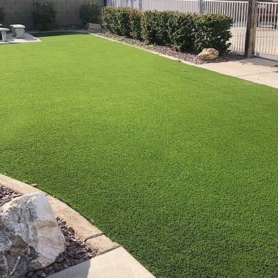 Rumput Sintetis 35mm Tinggi Tumpukan 9600 Dtex Lanskap untuk Aktivitas Luar Ruangan untuk Grosir dan Distributor