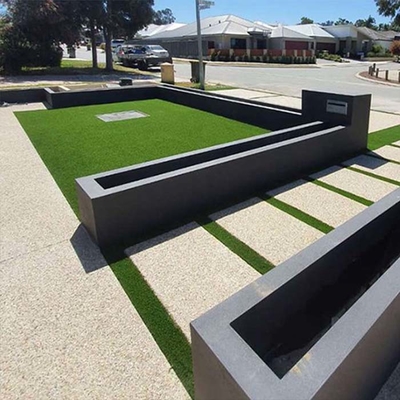 30MM rumput buatan hijau tanpa isian yang digunakan untuk area hewan peliharaan atau taman atap dengan ketahanan UV dan elastisitas yang baik