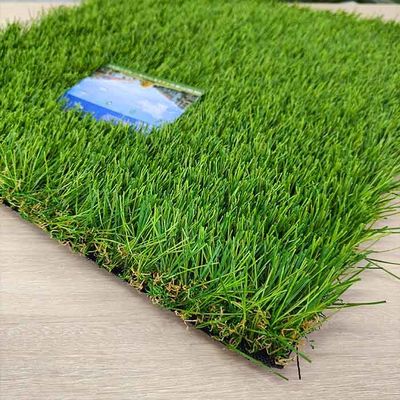 Multiflamen Hybrid Artificial Grass 45mm Tinggi Tumpukan 9500 Dtex Tumpukan sintetis tahan abrasi