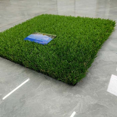 40mm Hijau Densitas Tinggi Lanskap Astroturf buatan Untuk lanskap taman Tempat rekreasi