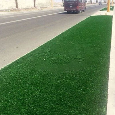 Rumput Sintetis Lanskap Tinggi Tumpukan 45mm Dengan Benang Bentuk Datar Tersedia Dalam Panjang Berapapun yang Dibutuhkan