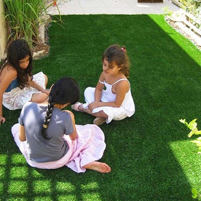 Taman bermain yang tidak beracun rumput buatan 45mm Tinggi tumpukan rumput palsu ramah lingkungan dengan perawatan rendah