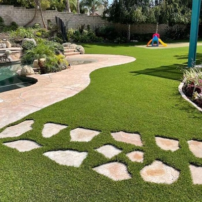 Rumput buatan taman bermain 40 mm dengan Dtex 11600 dan 18900 Densitas digunakan untuk dekorasi lanskap