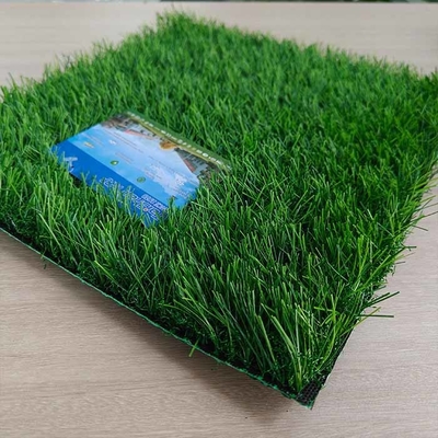 Tanah rumput buatan lurus ditambah melengkung tanpa isian 43mm Low Maintenance Wear Resistant Permeabilitas tinggi