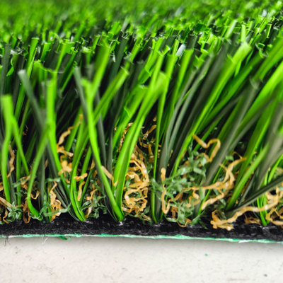40mm Tinggi Tumpukan Hijau SBR Lateks Dukungan 4 Warna Campuran Ramah Lingkungan Hiburan Rumput buatan