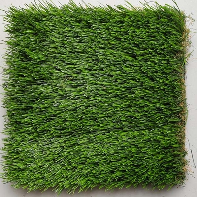 Kinerja tinggi ketahanan UV yang baik dan pemasangan mudah Landscape Rumput buatan dengan drainase perforasi