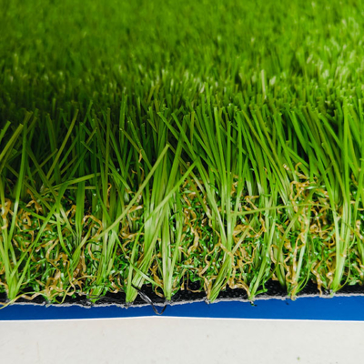 50MM Tinggi Tumpukan Landscape yang dapat disesuaikan Rumput buatan PP Backing SBR Lapisan Lateks Dengan pemasangan yang mudah