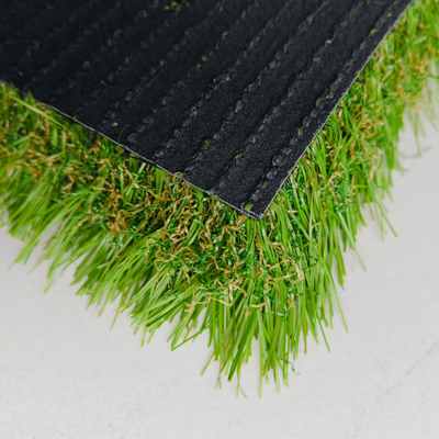 50MM Tinggi Tumpukan Landscape yang dapat disesuaikan Rumput buatan PP Backing SBR Lapisan Lateks Dengan pemasangan yang mudah