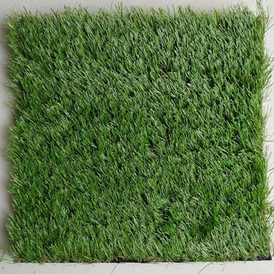 Rumput buatan 40mm dengan kepadatan tinggi, ramah lingkungan dan tidak penuh dengan rumput melengkung tinggi yang digunakan untuk tempat olahraga