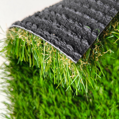 Rumput buatan 40mm dengan kepadatan tinggi, ramah lingkungan dan tidak penuh dengan rumput melengkung tinggi yang digunakan untuk tempat olahraga