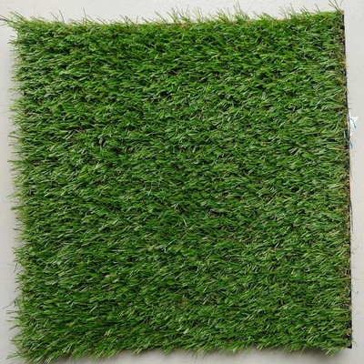 20mm Tinggi Tumpukan Ladang Maju Rumput buatan dapat meningkatkan daya tarik dari area komersial dengan penampilan alami