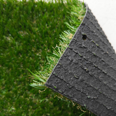 20mm Tinggi Tumpukan Ladang Maju Rumput buatan dapat meningkatkan daya tarik dari area komersial dengan penampilan alami
