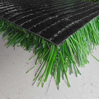 Rumput Buatan Olahraga Tinggi Tumpukan 50mm dengan 14000 Dtex dan Tahan UV untuk Lapangan Sepak Bola