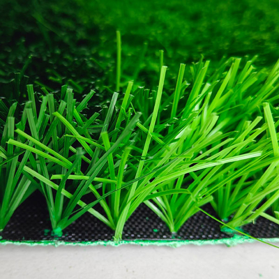 50mm Tinggi Tumpukan Rumput buatan hijau Dengan kepadatan tinggi dan tekstur yang sangat baik Untuk olahraga dan lapangan kompetisi