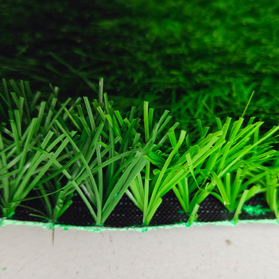 Bicolor Football Artificial Grass 50mm Perlindungan Lingkungan Untuk Lapangan Olahraga Dengan Lateks SBR Hijau