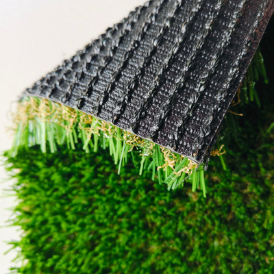 Multifungsi Rumput buatan hijau 30mm tinggi tumpukan Dengan lapisan PU dan dukungan PP ganda