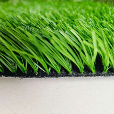 Tinggi tumpukan 40mm Resistensi UV Olahraga buatan rumput palsu Dengan pemasangan yang mudah dan lapisan SBR Lateks Adhesif