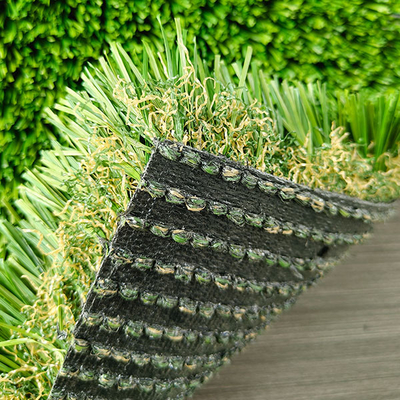 Rumput Hiburan Buatan Hijau 40mm Dengan Perawatan Rendah dan Kinerja yang sangat baik untuk penggunaan dalam ruangan atau di luar ruangan