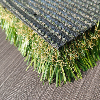 Rumput Hiburan Buatan Hijau 40mm Dengan Perawatan Rendah dan Kinerja yang sangat baik untuk penggunaan dalam ruangan atau di luar ruangan