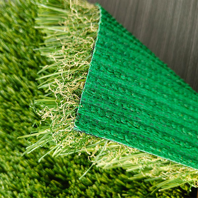 Green SBR Lateks Backing 53mm Artificial Grass Dengan Campuran Empat Warna Digunakan Untuk Liburan Dan Dekorasi