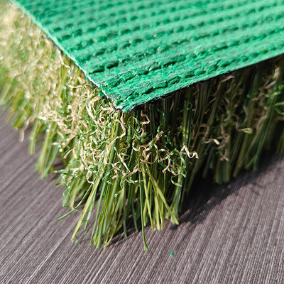 Green SBR Lateks Backing 53mm Artificial Grass Dengan Campuran Empat Warna Digunakan Untuk Liburan Dan Dekorasi