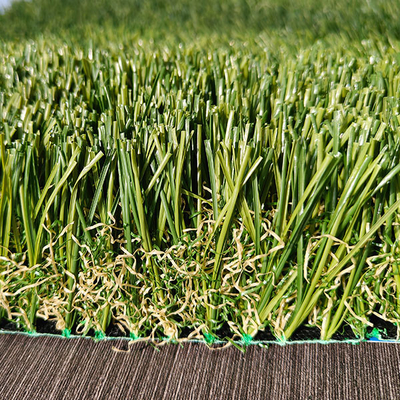 Green SBR Lateks Backing 53mm Artificial Grass Dengan Campuran Empat Warna Digunakan Untuk Liburan Dan Dekorasi