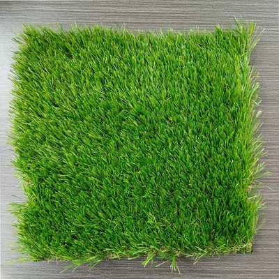 7700 Dtex PP/PE material Artificial Green Grass Dengan 180 tingkat jahitan Per Meter dan 3/8 inci gauge