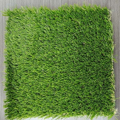 Performa Permeabilitas Air Tinggi 30mm Rumput Hijau Buatan Dengan Adhesif PU Digunakan Untuk Lapangan Renang