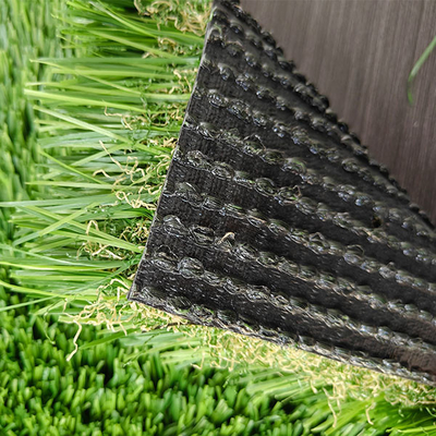 Tahan api low maintenance Customisable Artificial Grass dengan tinggi tumpukan 50mm dan 12600 Dtex