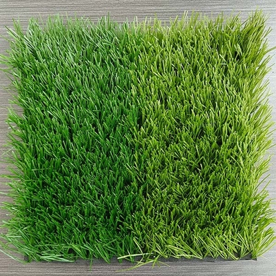 Dtex 12000 Sports Artificial Turf 140 Stitches/M Customisable Artificial Grass Dengan Lapisan Lateks SBR